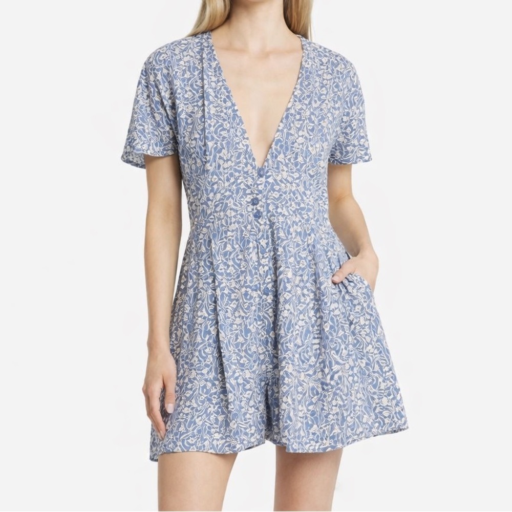 Chelsea28 Floral Flutter Sleeve Romper Blue Bailey NWT